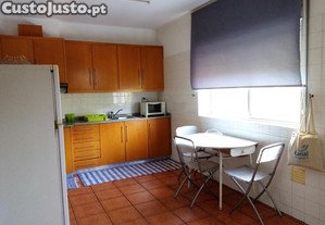 Quarto com casa de banho privada em S. João da Madeira apenas para senhora