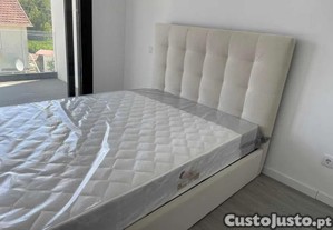 Quartos / Camas Estofadas de Alta Qualidade (consultar a descrição)