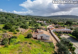 Quinta encantadora com potencial de expansão perto de Albufeira