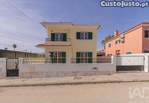 Moradia isolada T4 em Palhais e Coina