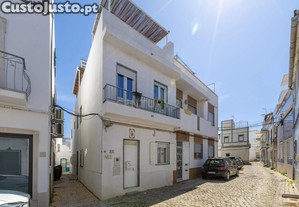 Typical 3 bedroom house in Baixa with Ria view and terrace
