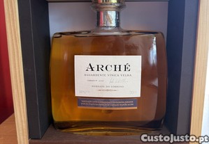 Aguardente Arché (com caixa)