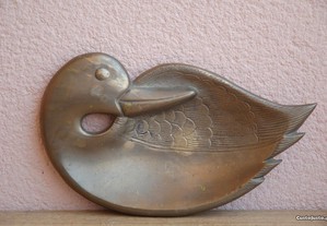 Pato decorativo em latão antigo