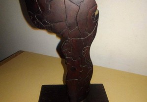 Escultura africana em madeira