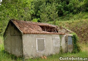 Oportunidade Única Moradia com terreno para Recuperar