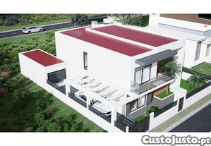Moradia Isolada T3 Com Piscina Com 195M2