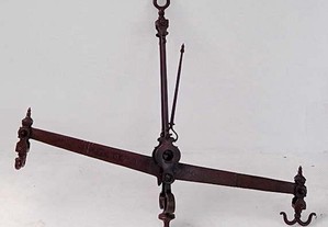 Balança de braços em ferro forjado antiga coleção