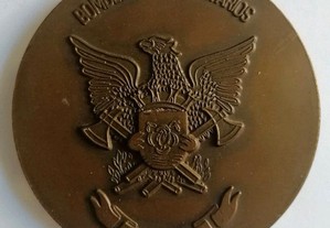 Medalha medalhão em metal com gravação dos Bombeiros Voluntários CARNAXIDE no 75 Aniversário