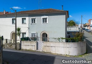 Moradia T3 + 1 com Jardim e Garagem em Campanhã - Porto