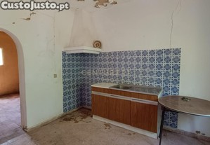 Moradia T3 perto de Alte inserida num terreno 481m2, Loulé