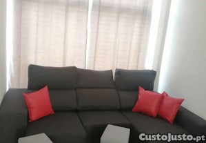 Sofá Chaise / cama + 2 pufs e baú para arrumação Artigo Novo