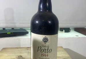 Garrafa de vinho do Porto de 1944 garrafeira particular
