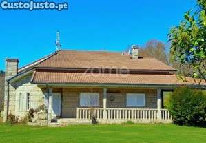 Moradia Em Pedra T4 Com Terreno, No Barracão,...