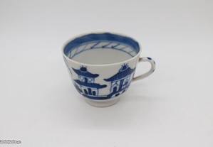 Chávena em porcelana Chinesa Fluvial e Pagodes XIX