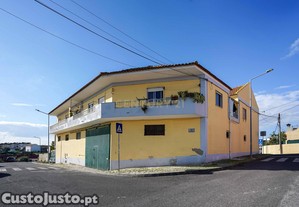 Prdio em Camarate para .