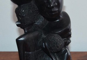 Estatueta em Pau-preto Originária de Angola