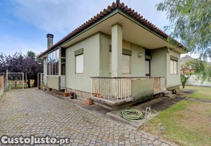 Quinta com 2 Habitaes, Terreno e Pomar