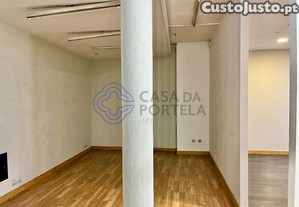 Loja para próxima á rotunda de Sto Ovídeo.