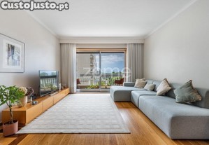 Apartamento T4, Localizado Na Rua Damião De...
