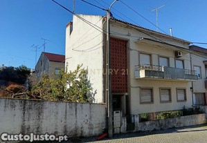 Edifcio habitao com 2 pisos mais sto, Zona Matadouro em Castelo Branco