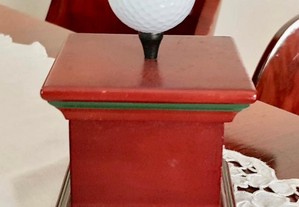 Caixa em madeira c/ pega em bola de golf