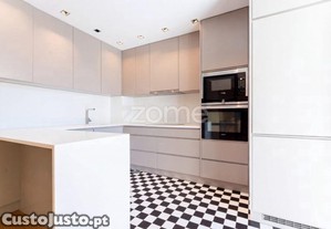 Elegante T4 Em Nevogilde Com 2 Suítes E...