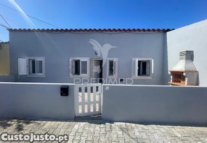 Moradia em banda v3 totalmente remodelada à setubal