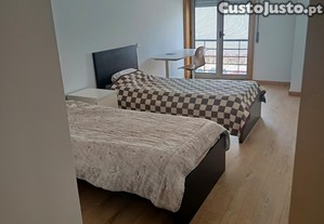 Quarto (Suite) em apartamento T2 novo, junto ao Centro Comercial Glicnias - Aveiro