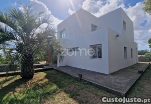 Moradia Moderna Isolada Com Vista Mar Em São Roque