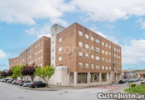 Apartamento T4 Com Lugar De Garagem E Arrumos -...