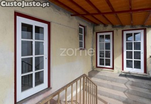 Moradia Para Recuperar Em Provesende - Coração...