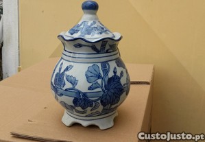 Pote Antigo em Loiça com Tampa