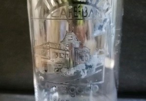 Copo antigo em vidro com publicidade do Café Imperial no Carregado