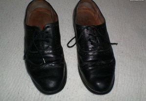Sapatos pretos de homem tamanho 43