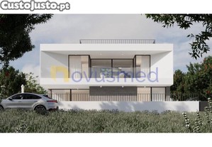 Moradia 3 Quartos Com Piscina Localizada Na...