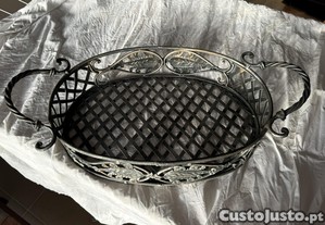 Cesto de fruta em metal
