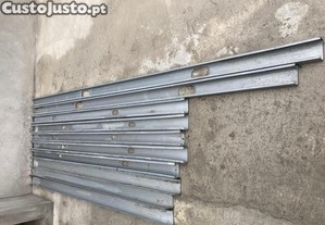 Vigas de ao leve cortadas