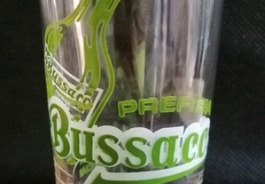 Copo antigo em vidro com publicidade dos refrigerantes Bussaco com a impressão a verde
