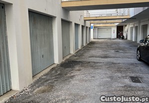 Garagem junto  praia em alvor