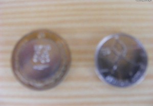 2 moedas portuguesas (em escudos)