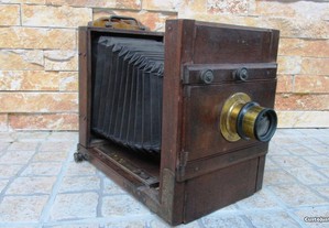 Máquina fotográfica de Fole em madeira - 1889