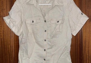 Camisa bege de manga curta com botões da C&A