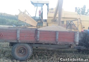 Ceifeira-Debulhadora  New Holland 8040