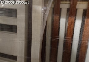 Cama de Bebe branca com estrado e colch�o