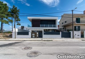 Moradia T4 com piscina