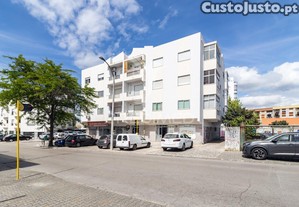 Apartamento t2 com 2 marquises ,4 caminhos em setúbal.