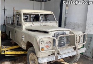 Land Rover antigo Serie 3