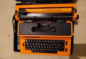 Máquina de escrever SILVER-REED SP-8700