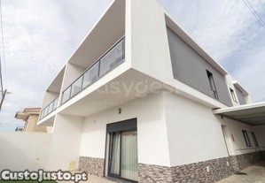 Moradia T4+1 Em Ferno Ferro C/ 200M2