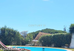 / Apartamento T2 em Moradia, Mobilado com Piscina e Jardim, em Paço de Arcos